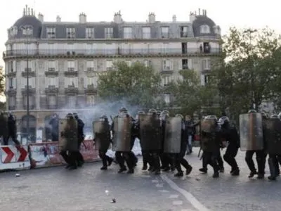 После выборов в Париже начались столкновения с полицией