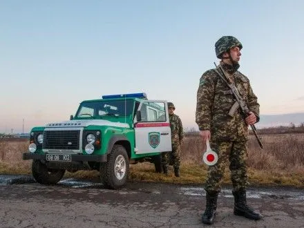 Житомирские пограничники задержали автомобиль, угнанный в Российской Федерации