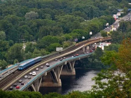 na-mostu-metro-u-kiyevi-26-28-kvitnya-obmezhat-rukh-transportu