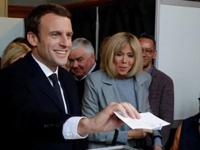МВС Франції: Е.Макрон переміг у першому турі виборів, набравши 23,75% голосів