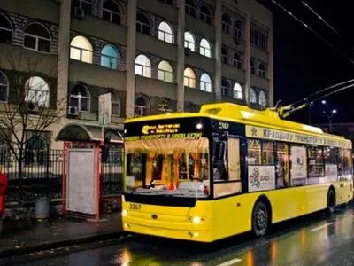 Работу нескольких ночных троллейбусных маршрутов в Киеве временно изменят