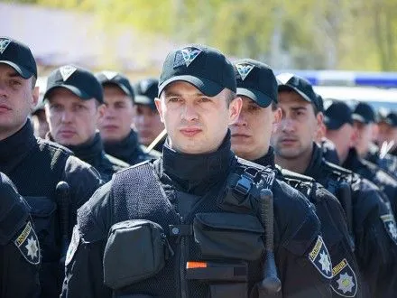 v-groysman-rozpoviv-skilki-zaroblyayut-politseyski