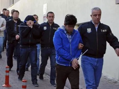 В Турции в течение суток задержали уже более тысячи полицейских