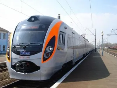 На травневі свята призначено швидкісний потяг до Польщі