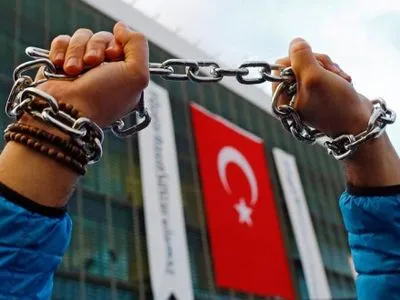 В Турции задержали сотни офицеров полиции