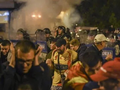 Поліція застосувала світлошумові гранти проти протестувальників в Македонії