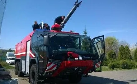 В "Борисполе" испытали противопожарную "Пантеру"