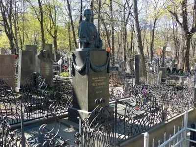 Поліція затримала вандала, який пограбував могилу Лесі Українки