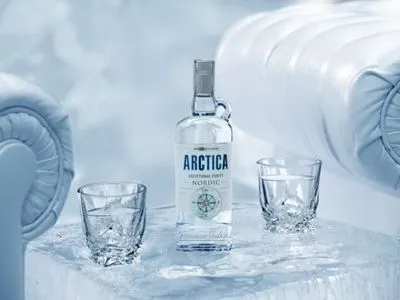Водка Arctica на самом деле фильтруется горными кристаллами