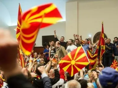 Запад осудил штурм парламента в Македонии