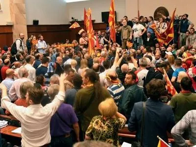 Лидер парламентского большинства Македонии отказался встретиться с президентом после столкновений
