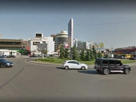 Капитальный дорожный ремонт продлится на Левобережной площади в Киеве