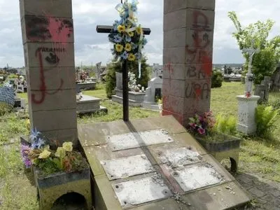 В Польше объяснили, когда приведут в порядок поврежденную могилу воинам УПА
