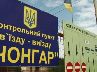 Около 200 автомобилей стоят в очередях на админгранице с Крымом