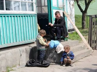 Расследуя обстоятельства убийства, правоохранители Житомирской обл. спасли троих детей