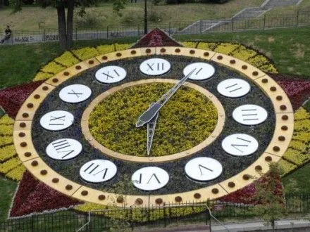 Квітковий годинник на Майдані змінить дизайн до Дня Києва