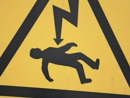 Мужчина во Львовской области упал с моста после поражения током