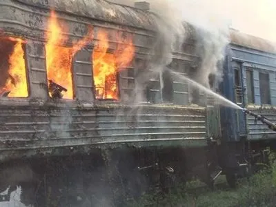 У Львові на залізниці згорів пасажирський вагон