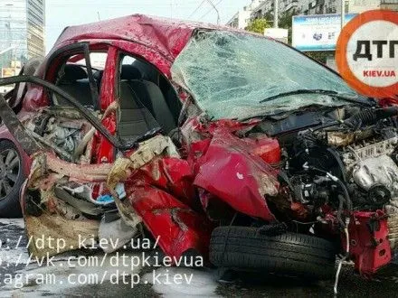 ДТП в Киеве: водитель погиб на месте, пассажиру оторвало руку