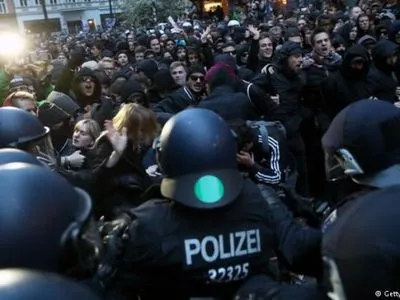 У ряді міст Німеччини 1 травня сталися сутички демонстрантів з поліцією
