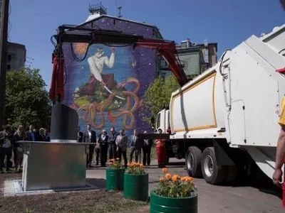 В Киеве начали устанавливать новый тип контейнеров для твердых бытовых отходов