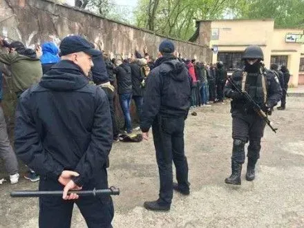 politsiya-vidkrila-provadzhennya-za-faktom-masovoyi-biyki-u-lvovi