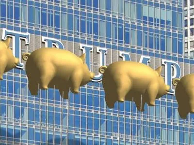 Имя Д.Трамп на его гостинице закроют золотыми надувными свиньями