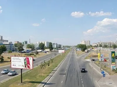 На перекрестке Богатырской и Луговой в Киеве ограничат движение транспорта