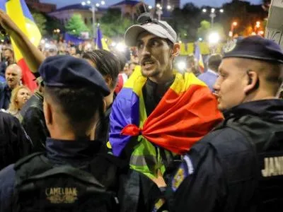 Протести проти помилування корупціонерів пройшли у Румунії