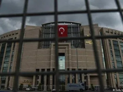 В Турции уволены еще более ста судей и прокуроров