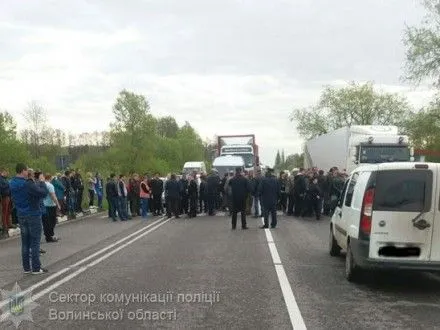 Протестующие перекрыли движение на международной автомагистрали на Волыни