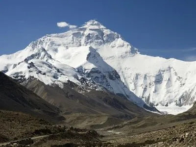 При попытке снова покорить Эверест умер 85-летний мужчина