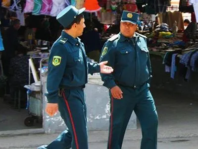 Поліція в Узбекистані закликала знімати георгіївські стрічки з авто