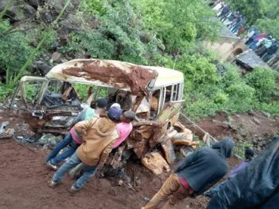 У Танзанії в ДТП за участю шкільного автобуса загинули 35 людей