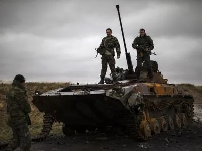 Трех украинских военных ранены за день в зоне АТО