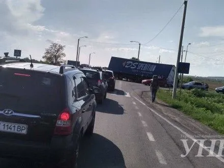 Через аварію на трасі "Київ - Чоп" утворився великий затор