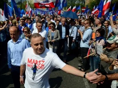 Кількатисячний антиурядовий мітинг пройшов у Варшаві