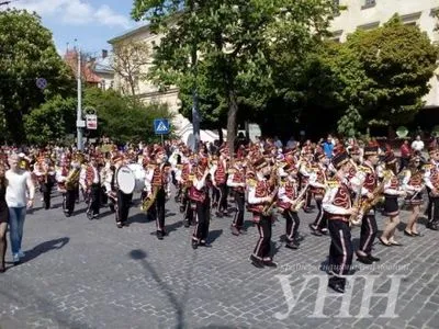 Ко Дню города во Львове прошло праздничное шествие