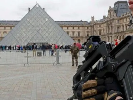 Задержанный во Франции экс-солдат признался в планировании теракта