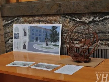Макети майбутнього пам′ятника жертвам Голодомору представили в Ужгороді