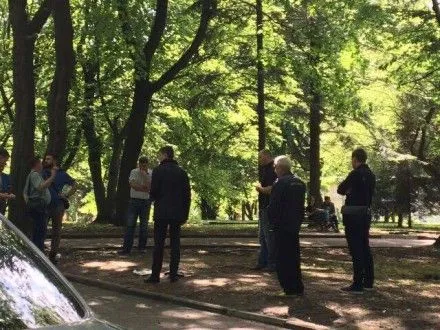 Двух полицейских задержали на взятке в центральном парке Ровно