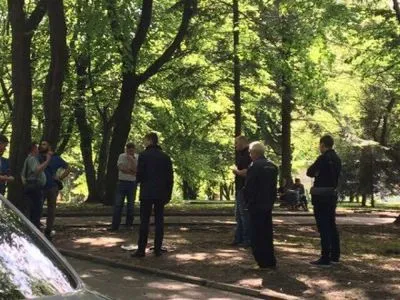 Двух полицейских задержали на взятке в центральном парке Ровно