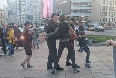 СК РФ розпочав перевірку обставини затримання школяра у центрі Москви