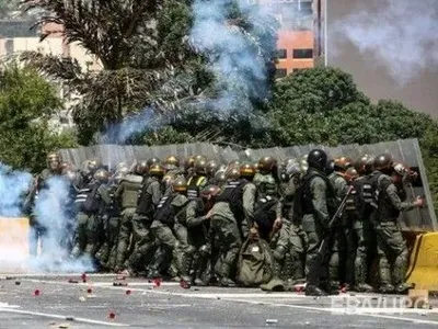 Оппозиционный "Марш освободителей" разогнали в столице Венесуэлы