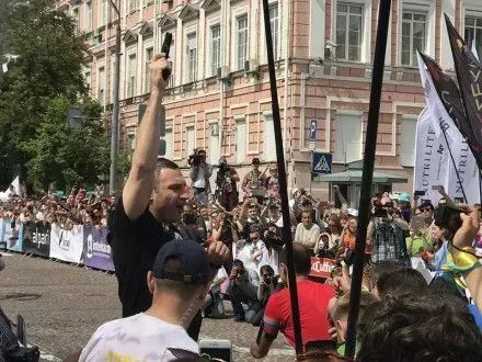 В.Кличко дав старт "Пробігу під каштанами"