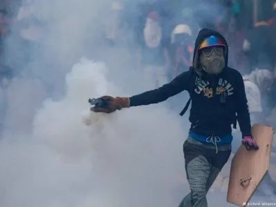 Демонстрація за свободу преси переросла в сутички з поліцією у Венесуелі