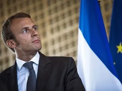 Франция не будет ужесточать санкции против РФ в случае деэскалации конфликта на Донбассе - Е.Макрон