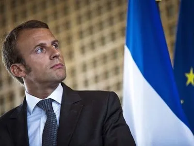Франция не будет ужесточать санкции против РФ в случае деэскалации конфликта на Донбассе - Е.Макрон