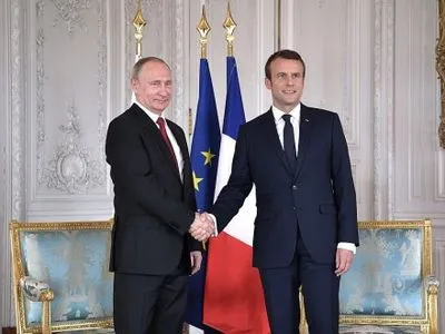 Е.Макрон і В.Путін зустрілись у Версалі