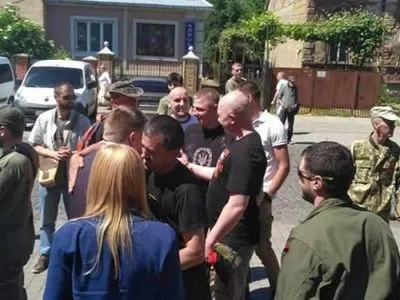 Обвиняемых по делу о стрельбе в Мукачево выпустили на поруки